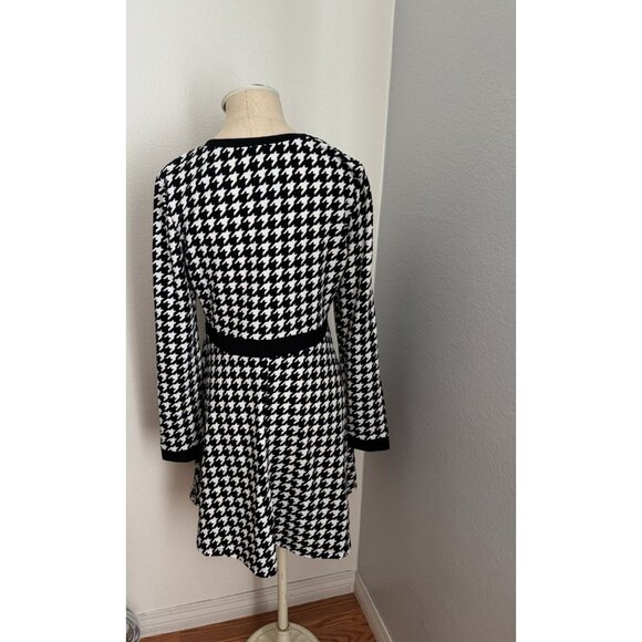 NWT SweatyRocks Geometric Black & White A-Line Pullover Dress Size Medium/Large - Picture 3 of 9